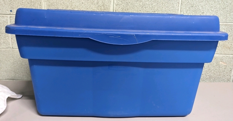Rubbermaid Tote
