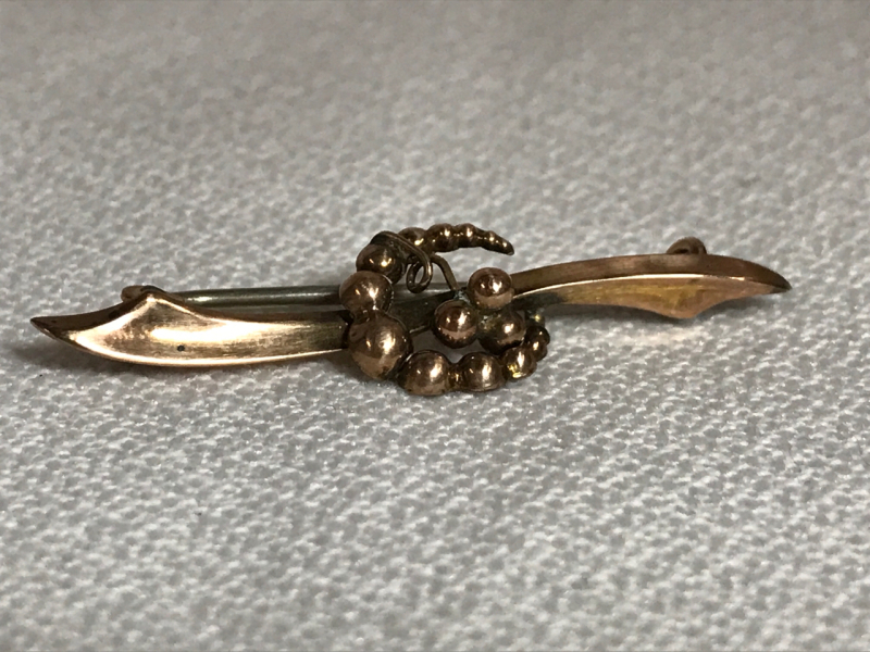 Antique 375 KT Gold Broach 1.5 inches