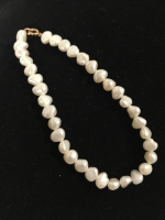 Freshwater Pearl Bracelet with 10 K Gold Clasp 7 inches