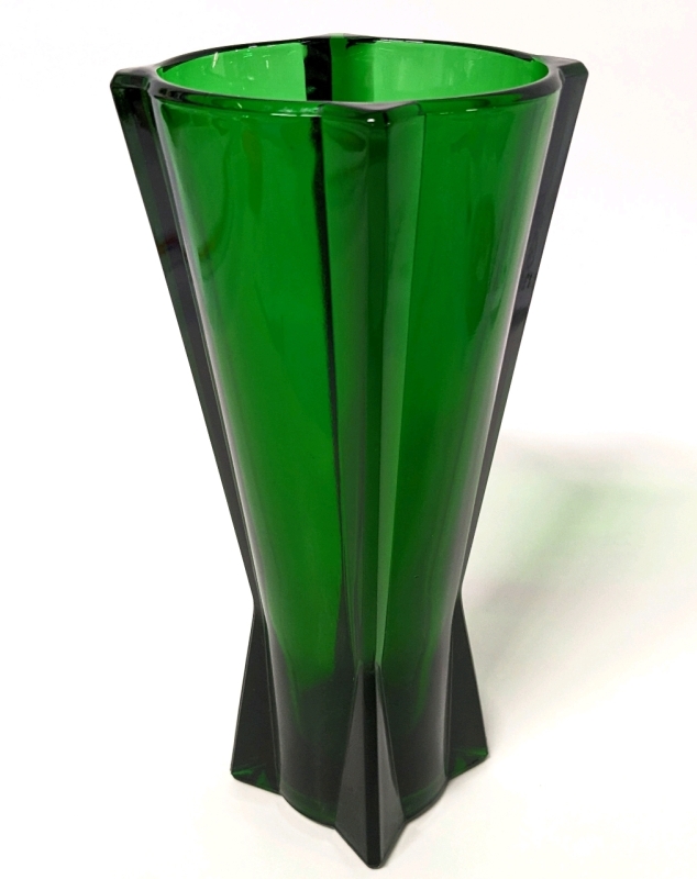 Art Deco Emerald Green Glass Vase
