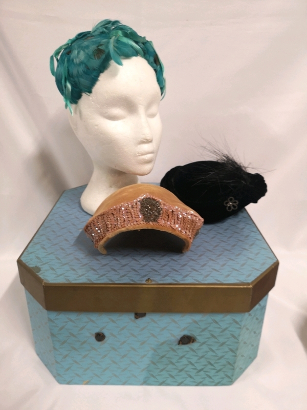 3 Vintage Ladies Hats + Hat Box