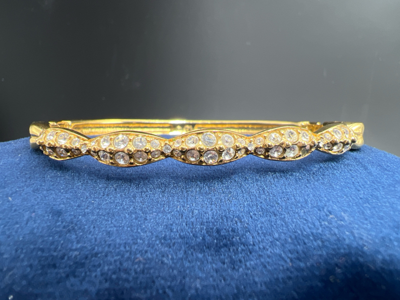 Signed Swan SWAROVSKI CRYSTAL Bangle BRACELET