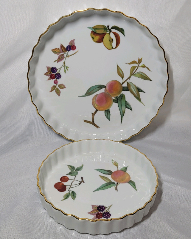 Royal Worcester Quiche Oven to Table Ware Plates . 10.5" & 7.5" diameter . No chips/cracks