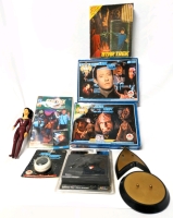 Vintage STAR TREK Collectibles : Comic, Puzzles (classic & TNG), Stands Action Figure, Yoyo +