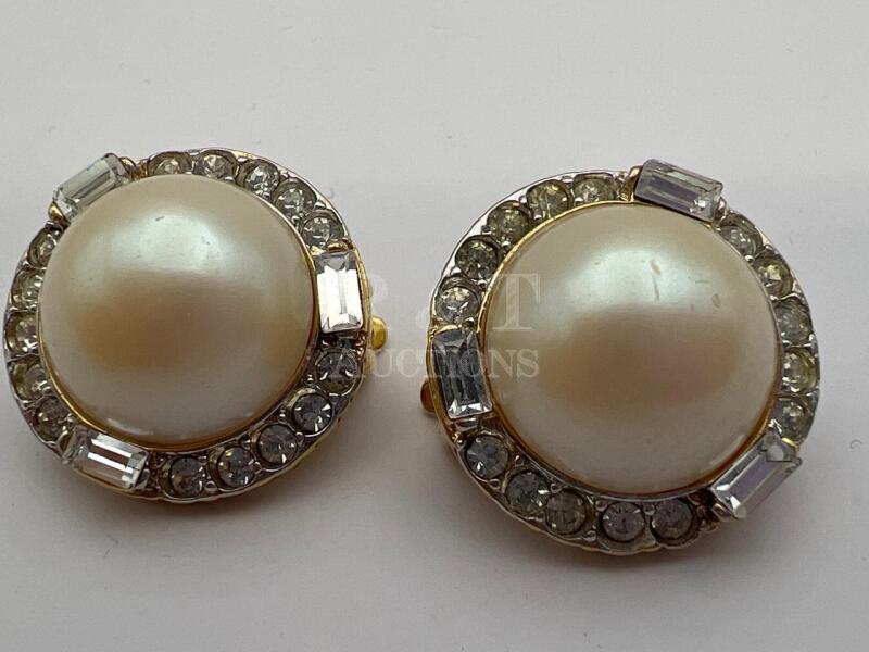 NINA RICCI Signed Retro Floral-Shaped Clip-On Earrings.