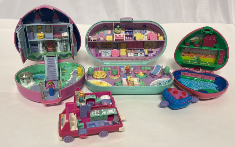 Lot of Vintage 1” size Polly Pockets 3 fold up play sets