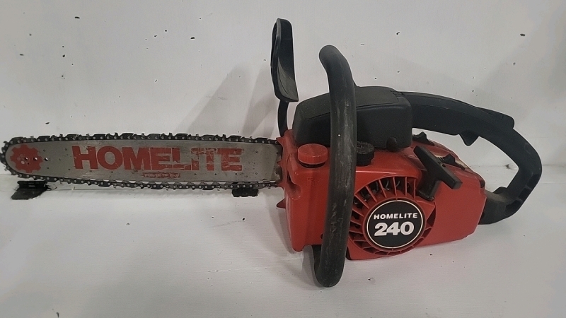 Homelite 250 Gas Powered Chainsaw - 16" Bade