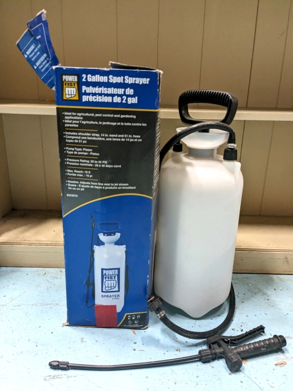 2 Gallon Spot Sprayer with box