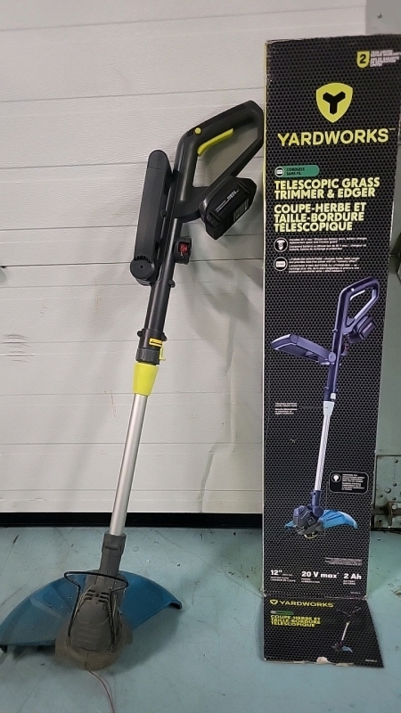 Yardworks Telecopic Grass Trimmer & Edger