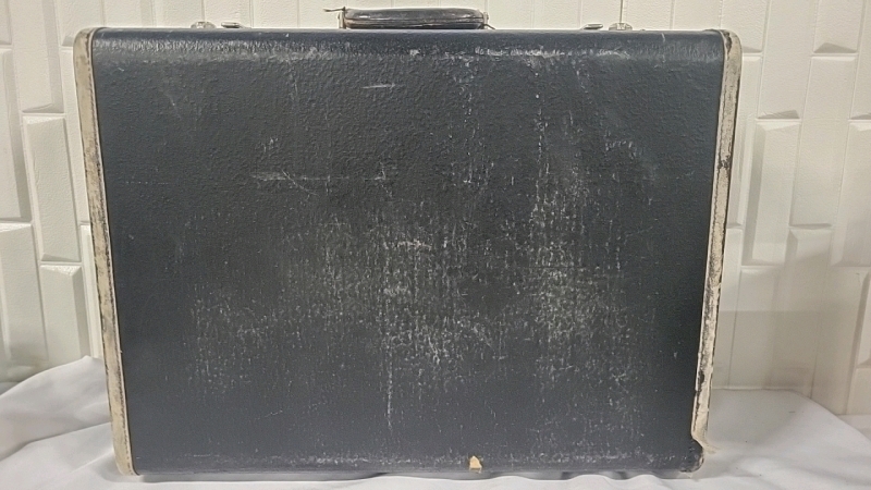 Vintage Aeropack Suitcase - 20"×15"×8"