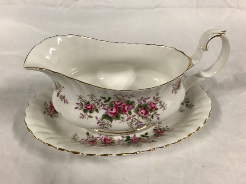 Vintage Royal Albert Lavender Rose Gravy Boat & Under Tray 8 inches long