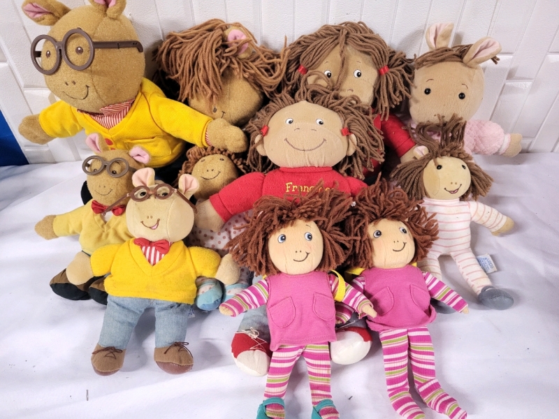 11 Plush / Stuffed Dolls From Arthur Cartoon