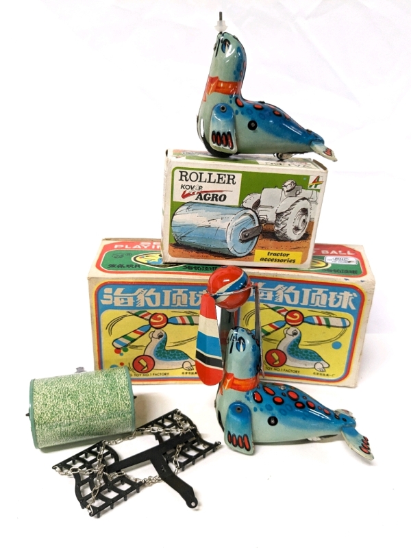 Beijing Toy Company Tin Toy " Seal Playing Ball & Roller Kovap Agro Tractor Accessories Tin Roller +