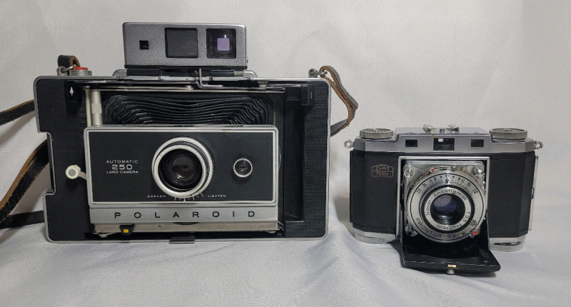 Vintage Cameras : Polaroid 250 Land Camera & Made in Germany Contina Camera