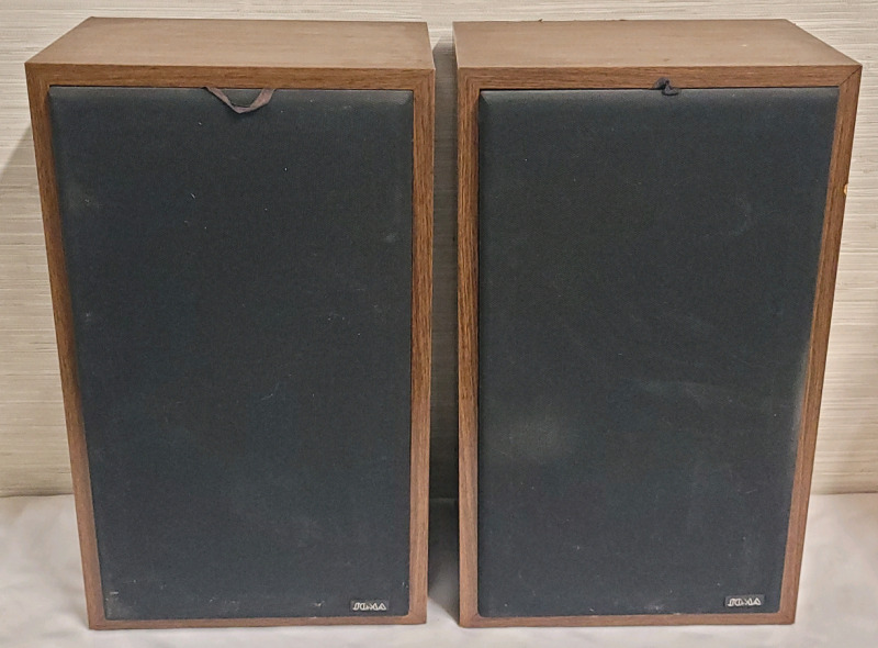 Vintage SOMA SE 250 Bookshelf Speakers , Pair . Untested , As Is