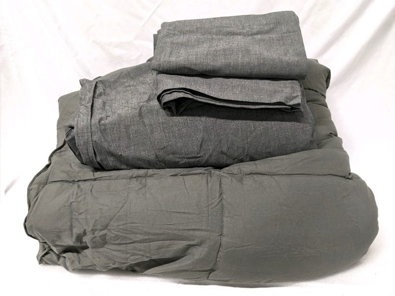 Grey Poofy Polyester Blanket 88x88 with Duvet Cover & 2 Standard Pillowcases