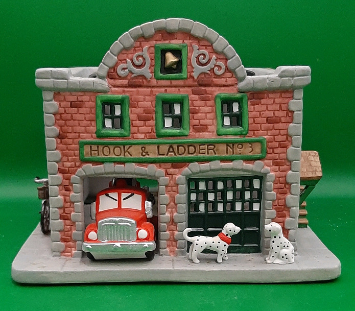 Vintage Party Lite Ceramic Fire House
