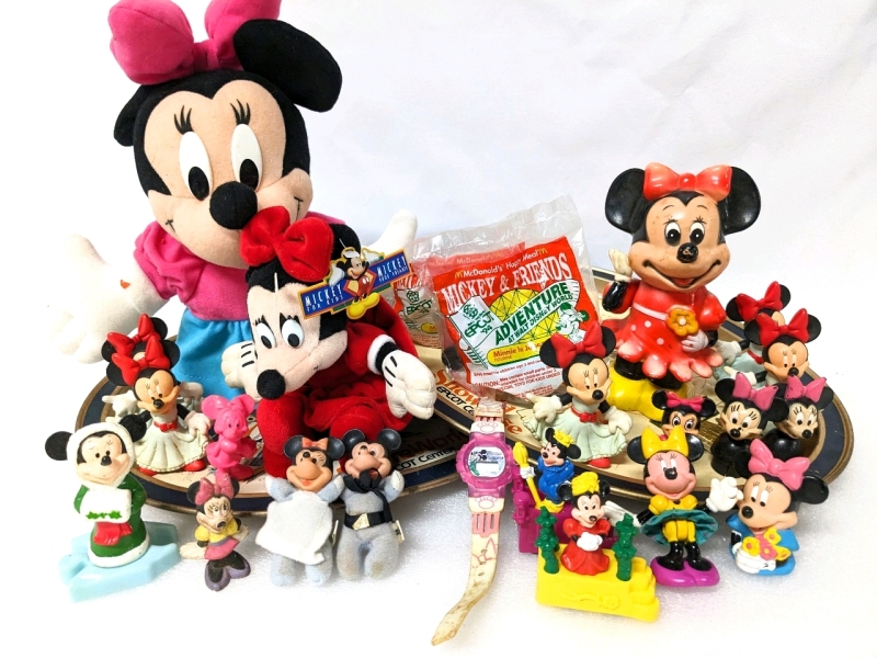 Vintage Disney World Epcot Center Trays & Minnie Mouse (+ Mickey) Toys and Figurines