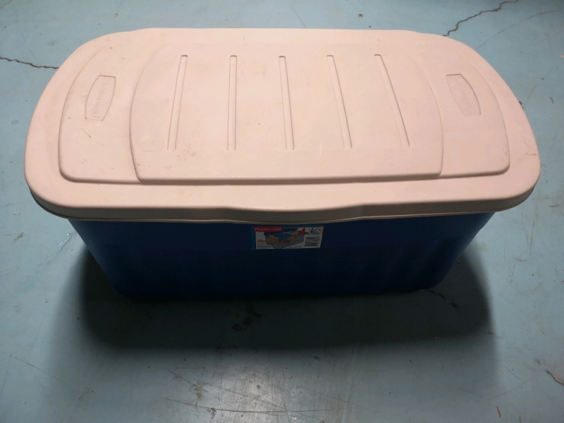 Rubbermaid Large Storage Tote