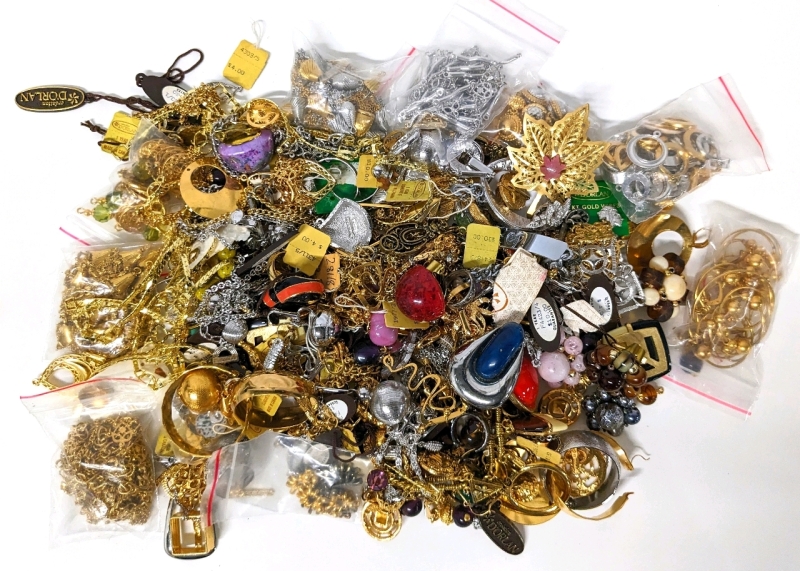 Unsorted Vintage Jewelry : Crafting / Jeweler's Lot