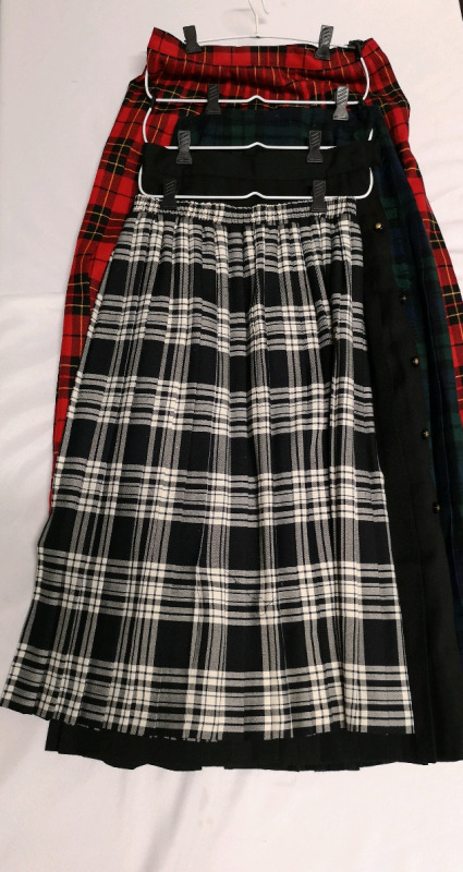 4 Ladies Knit Skirts Plaid size 6, 8, & Medium + Hanger