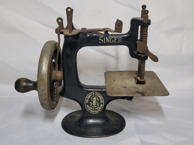 Vintage Sewhandy Singer 20-1 Miniature Sewing Machine . Pre-owned , As Is
