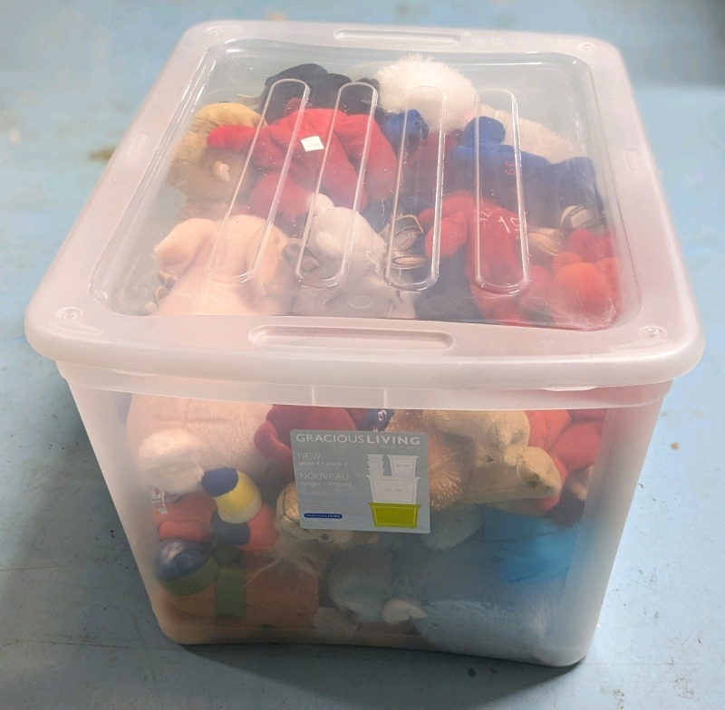 89L Gracious Living Clear Bin with Lid FULL of Stuffed Animals (+ Many Salvino's Hammers Sports Bears)