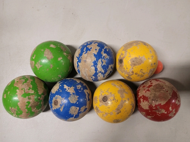 Vintage Bocce Ball Set , missing one red ball