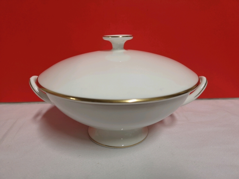 Vintage WEDGEWOOD Covered Vegetable Dish - California W4377