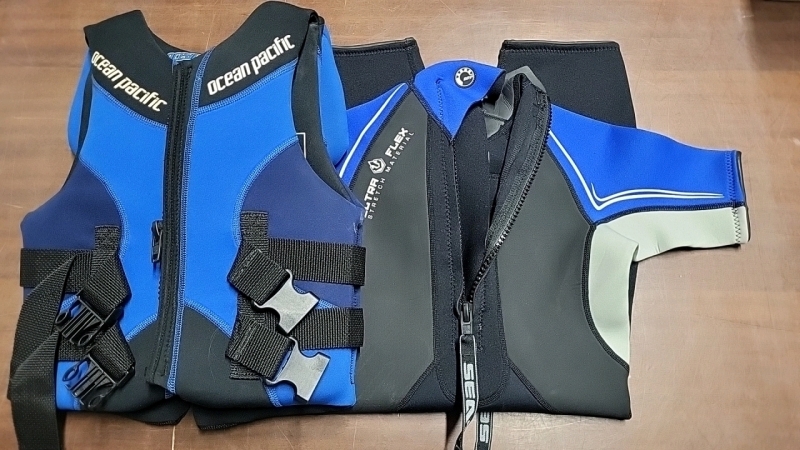 Youth Size Life Jacket & Wetsuit