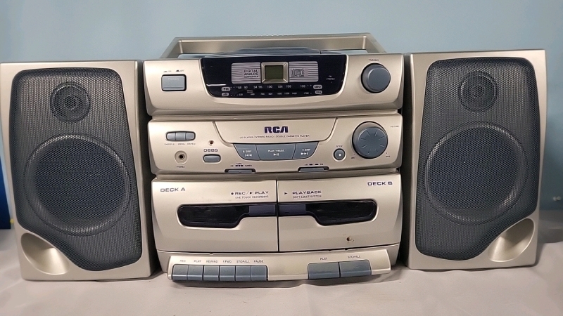 RCA CD Player / Stereo Radio / Double Cassette Deck