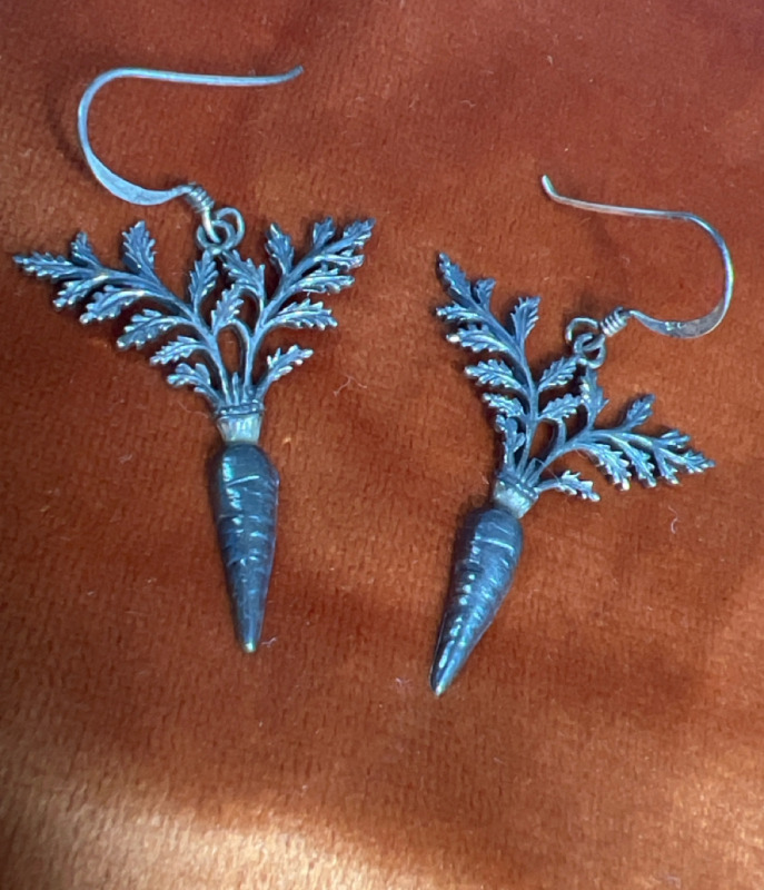 925 Sterling Silver Carrot Earrings