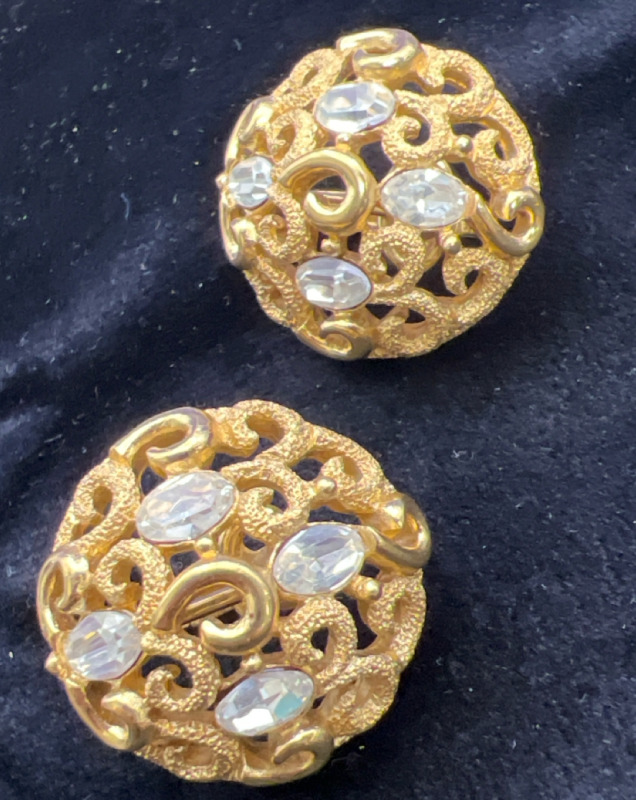 Vintage Signed Crown TRIFARI Rhinestone Clip On Earrings