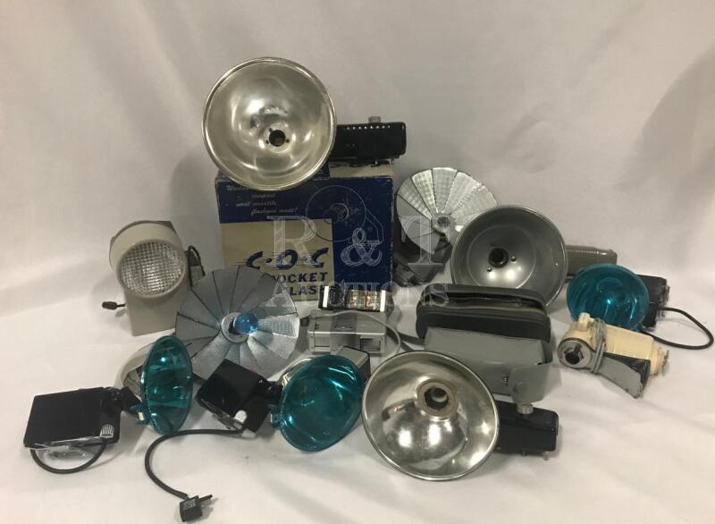 15 Vintage Camera Flashes
