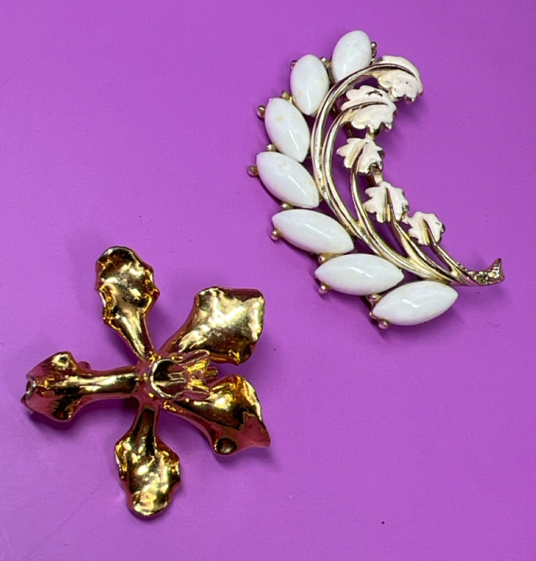 22 Gold Plate Orchid Brooch / Pendant Milk Glass Brooch