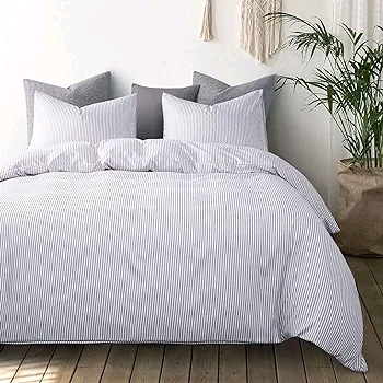 New Gray and White Comforter and Pillow Cases King Size