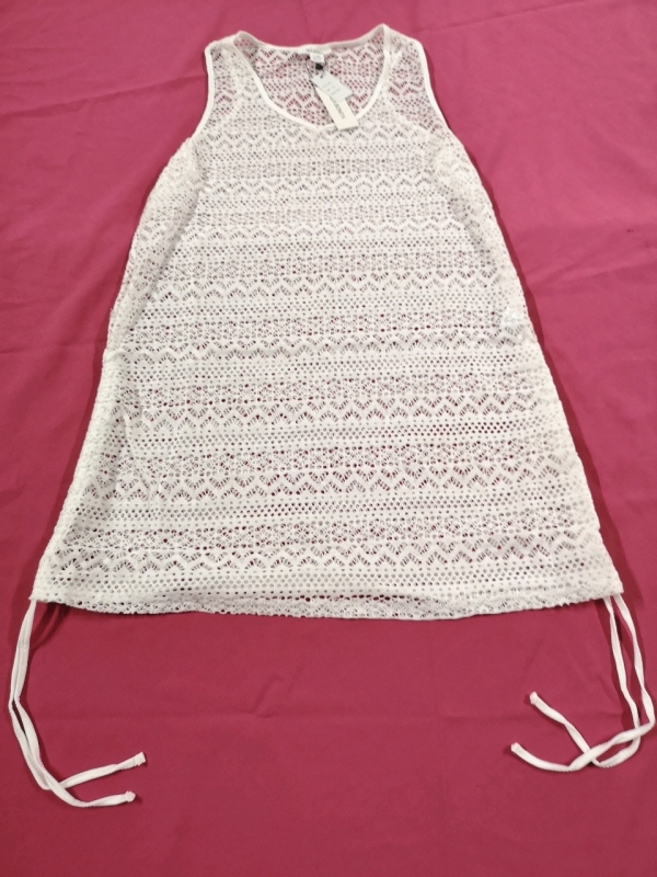 New Isla Bonita Size S/M White Beach Cover up