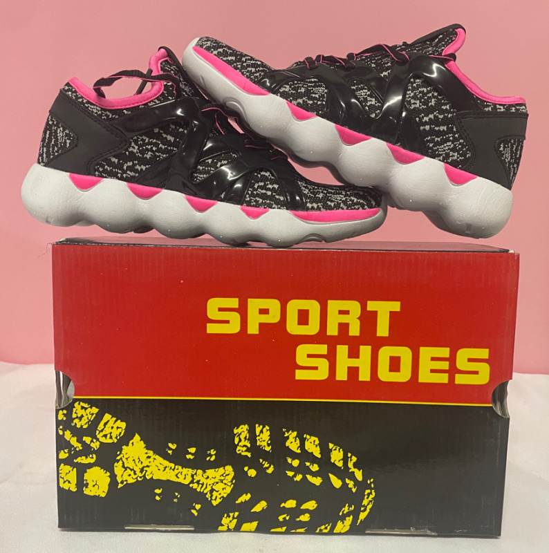 Women’s sport shoes size 6 Black and Pink