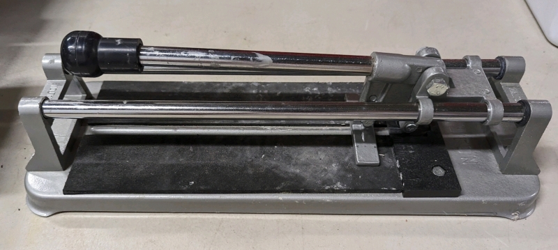 Walton 10" Tile Cutting Machine.