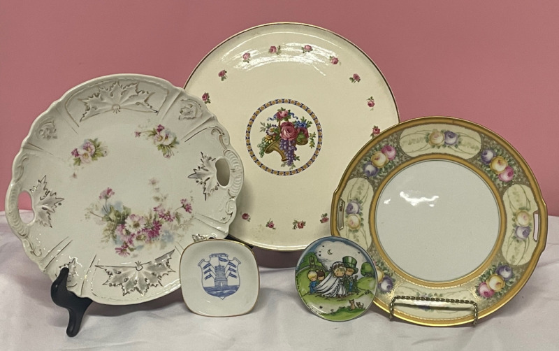 Five collectable decorative plates