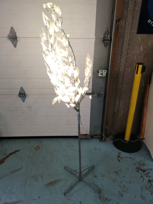 Decorative Light Up 5ft Tree - Working