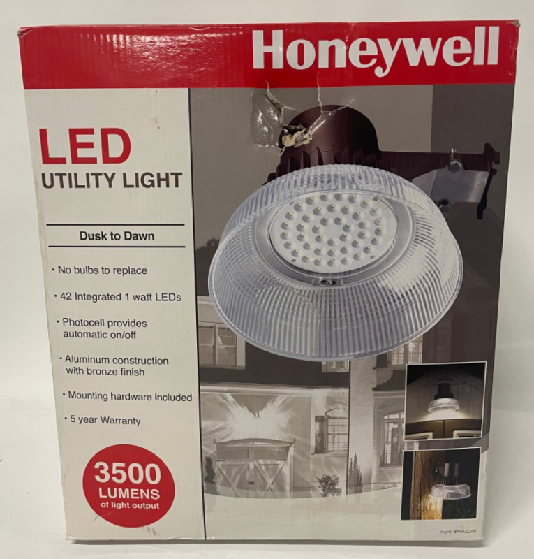 Honeywell LED Utility Light Dusk to Dawn 3500 Lumens output