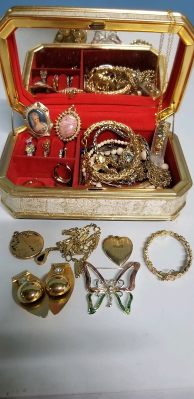 Small jewelry box with contents