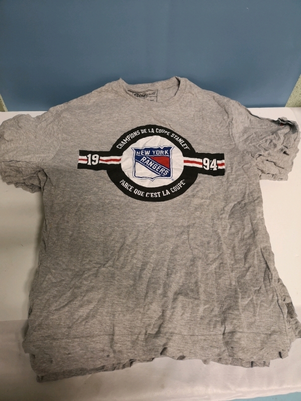 15 size Large Men's Hockey T-shirts - In French by Coors Light