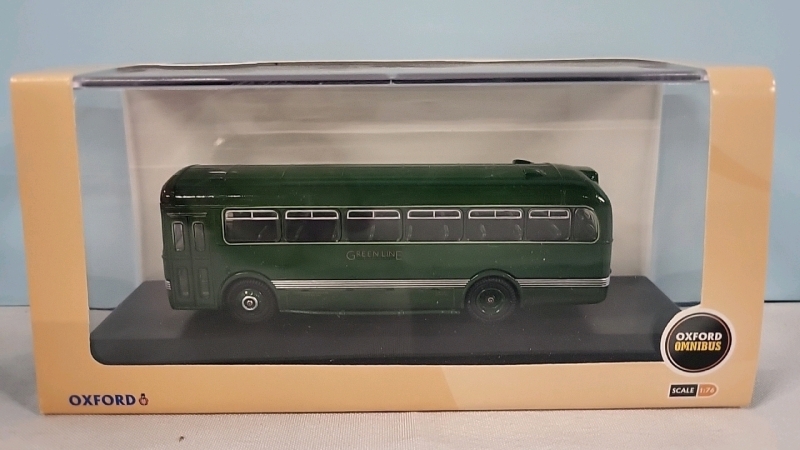 New Oxford Omnibus 1:76 Scale Diecast Bus