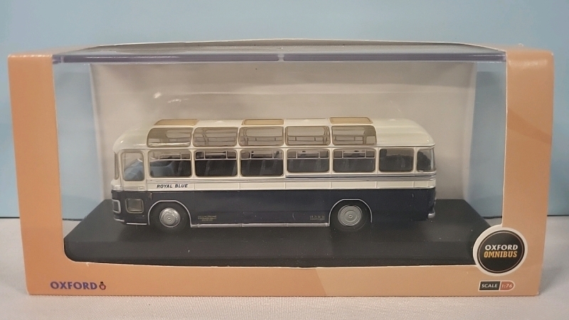 New Oxford Omnibus 1:76 Scale Diecast Bus