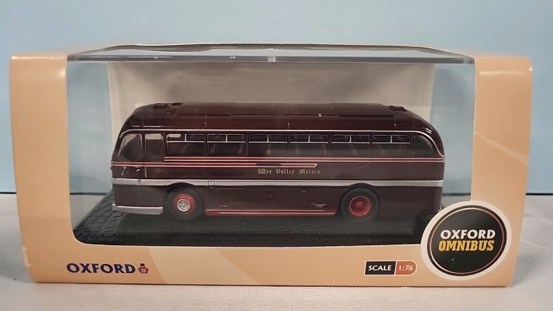 New Oxford Omnibus 1:76 Scale Diecast Bus