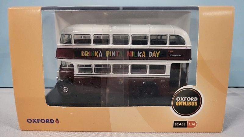 New Oxford Omnibus 1:76 Scale Diecast Double Decker Bus