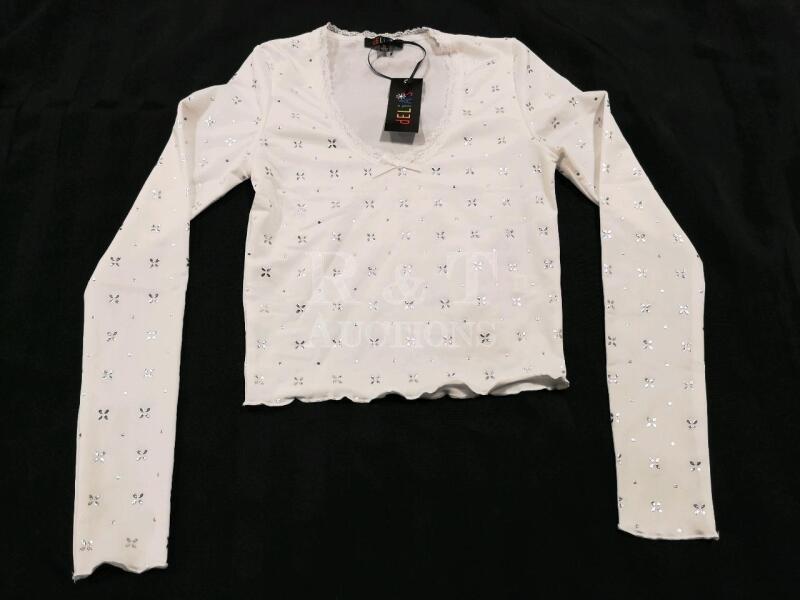 New Women's Top sz Small by Delia's