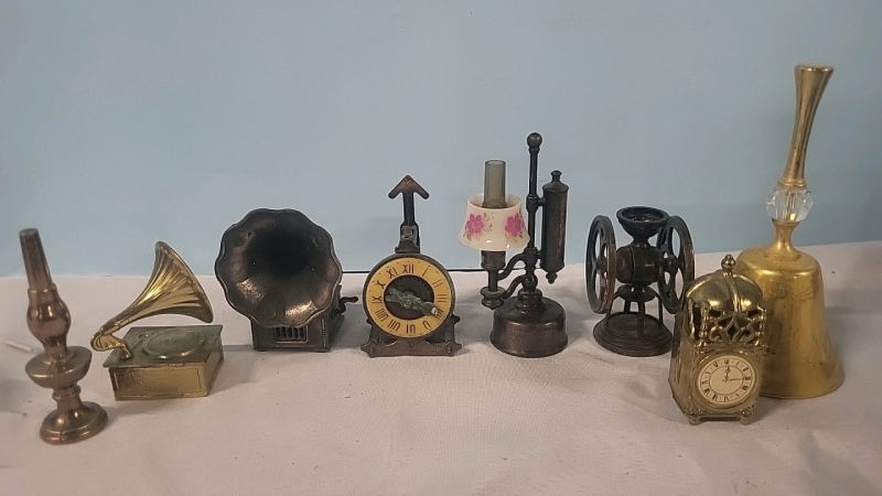 3 Mini Pencil Sharpeners + Other Trinkets